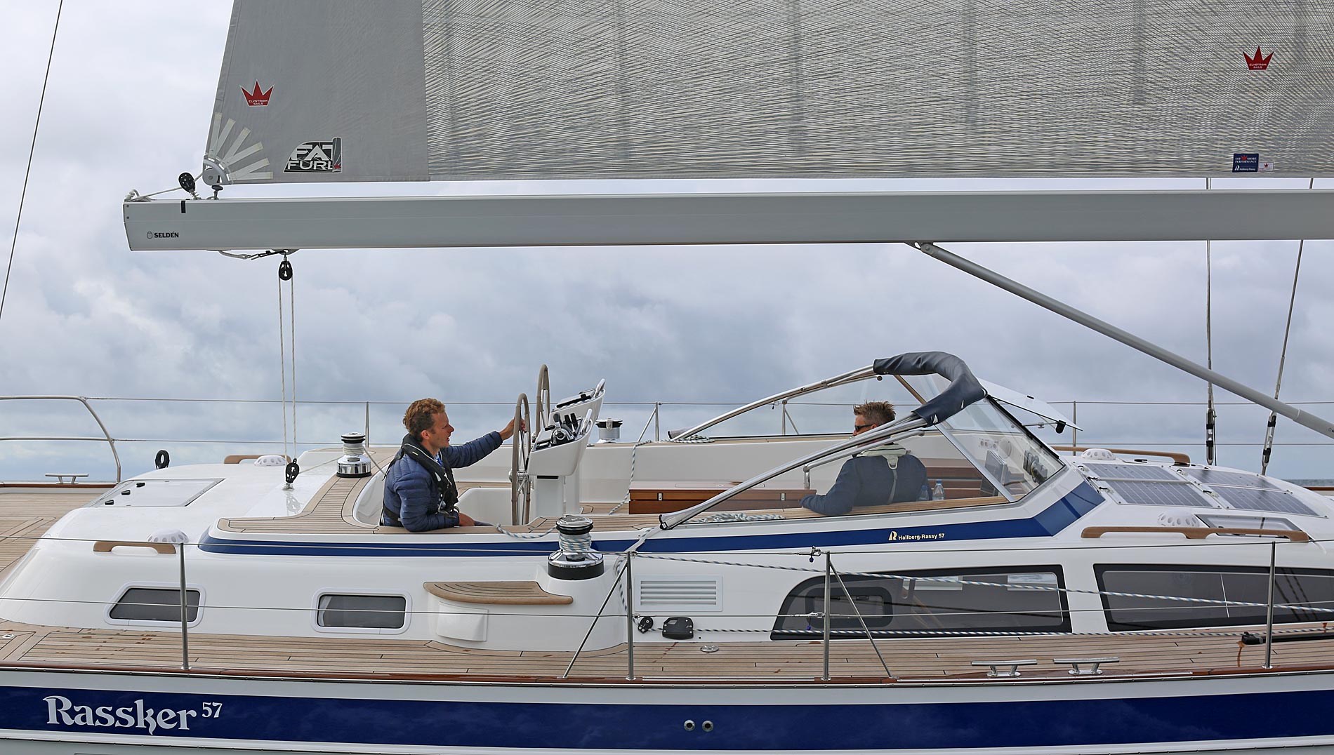 180815015941-HR57cockpit8015MRassy