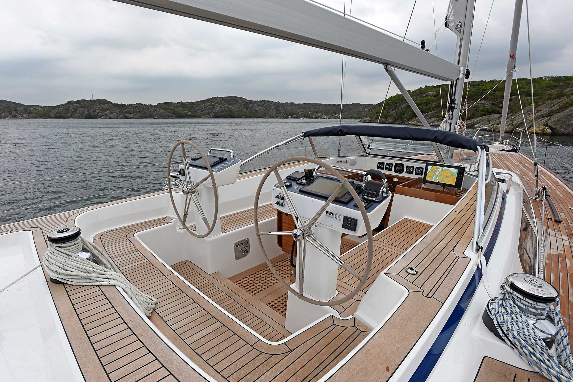 190514091128-HR57cockpit712RTomlinson