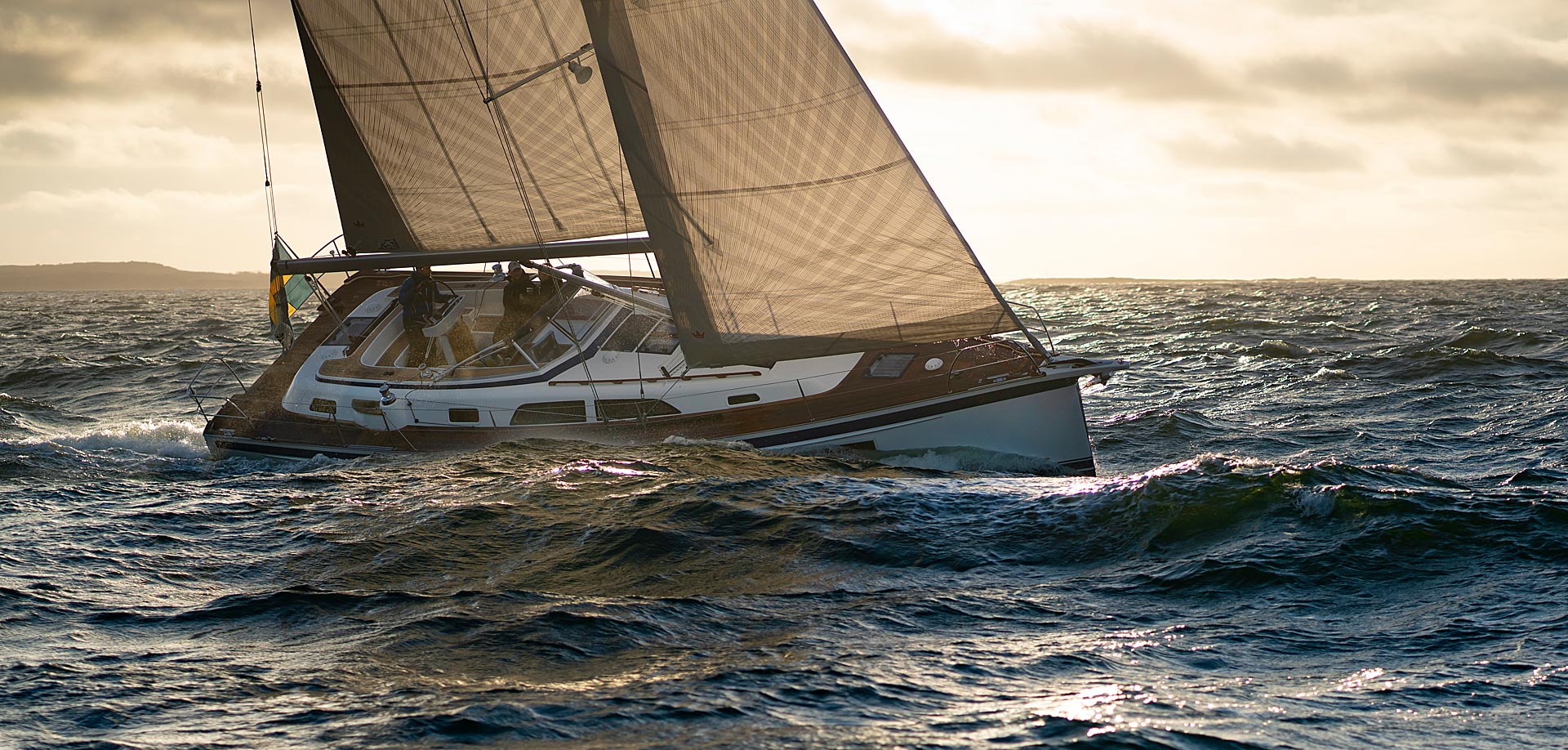 200103085319-HR40CsailingLFruchaud7824