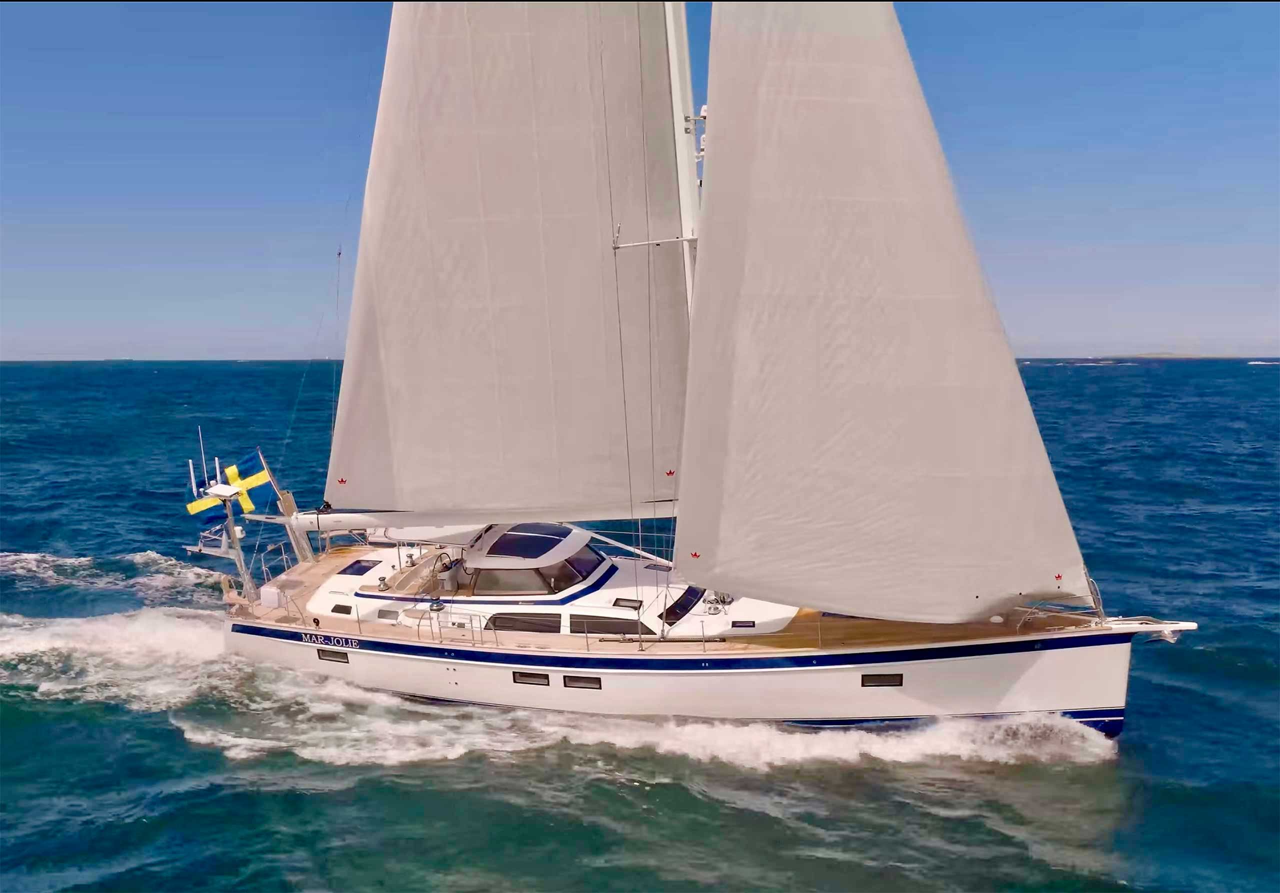Hallberg-Rassy57hardtopSailing01ABylund
